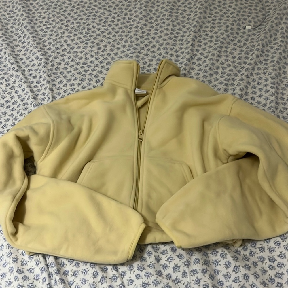 aritzia tna quarter zip crop sweater in light yellow xs